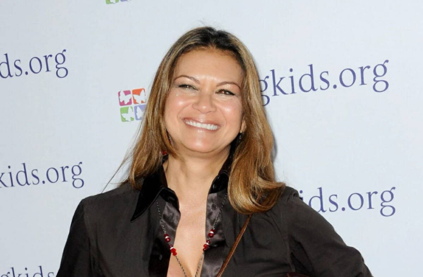 nia peeples net worth